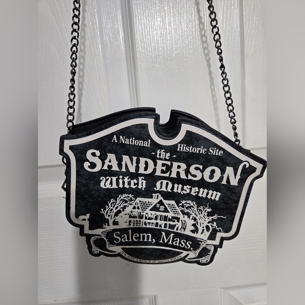 🧙‍♀️ Sanderson Witch Museum Crossbody Purse – Chain Strap | Hocus Pocus Magic